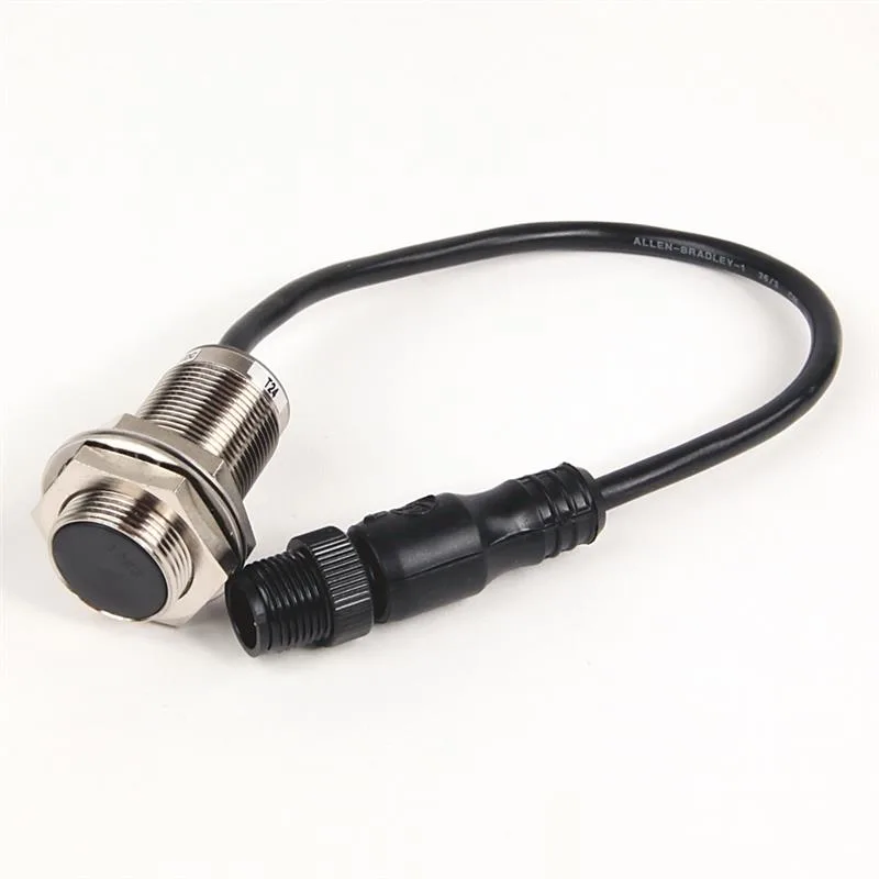Allen Bradley 872C-MH15BP30-E2 30 mm Barrel Inductive Prox Sensor