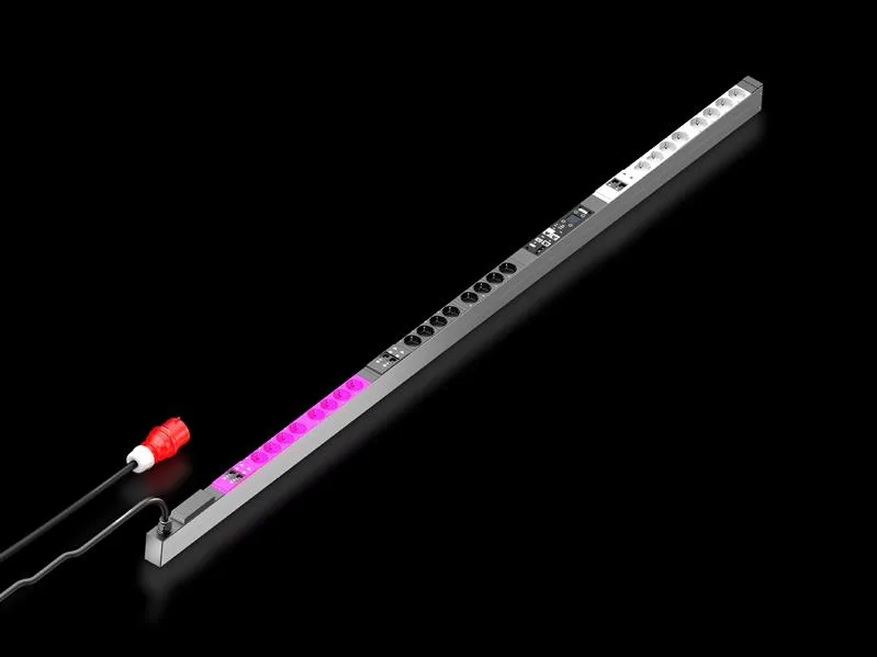 Rittal DK 7979.234 DK PDU ölçümlü, kompakt basic güç dağıtımı, çıkış başına enerji ölçümü dahil, network ara yüzlü ve ekranlı ile GUD: 44x1895x70 mm, IEC 60 320: 24 x CEE 7/3 (topraklama pimi)