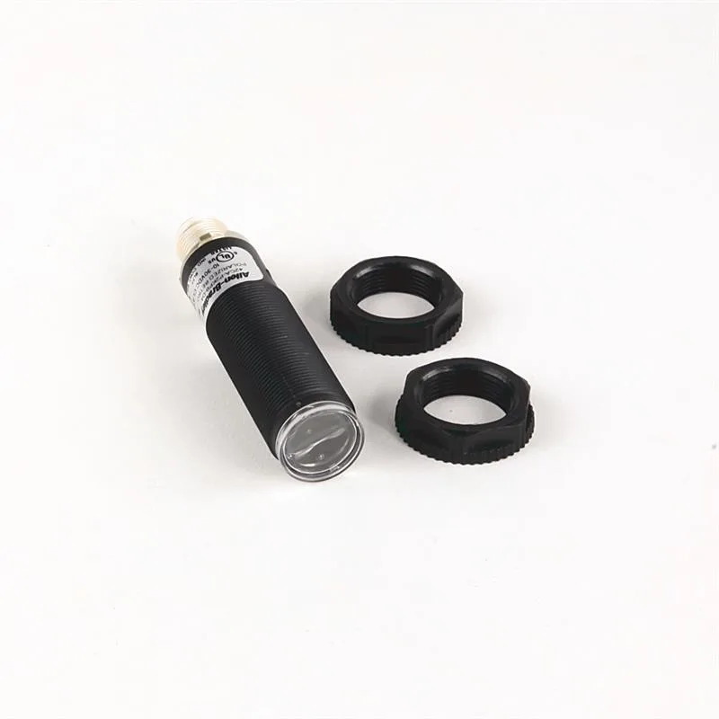 Allen Bradley 42CA-P2KNB-D4 18 mm Cylindrical Sensor