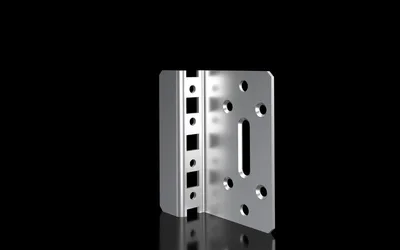 Rittal DK 7000.688 PDU montaj adaptörü, VX IT içindeki sistem çerçevesine PDU’nun montajı için